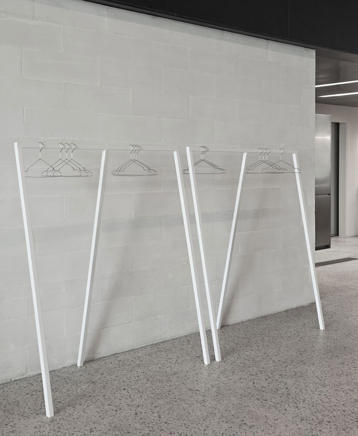 Loop Stand Wardrobe weiss